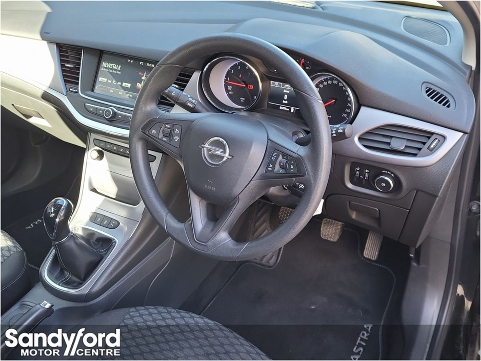 2017 Opel Astra - image 9