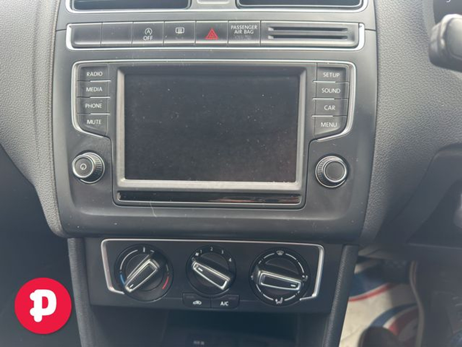 2017 Volkswagen Polo - image 6