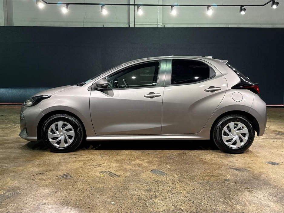 2021 Toyota Yaris - image 6