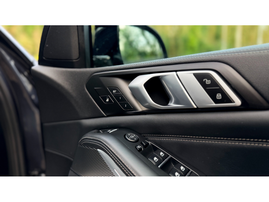 2022 BMW X5 - image 5