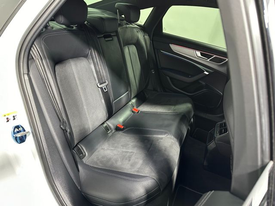 2022 Audi A6 - image 11