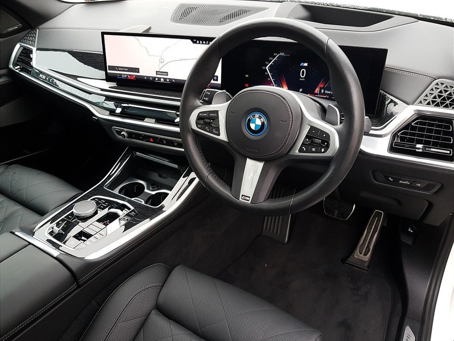 2025 BMW X5 - image 6