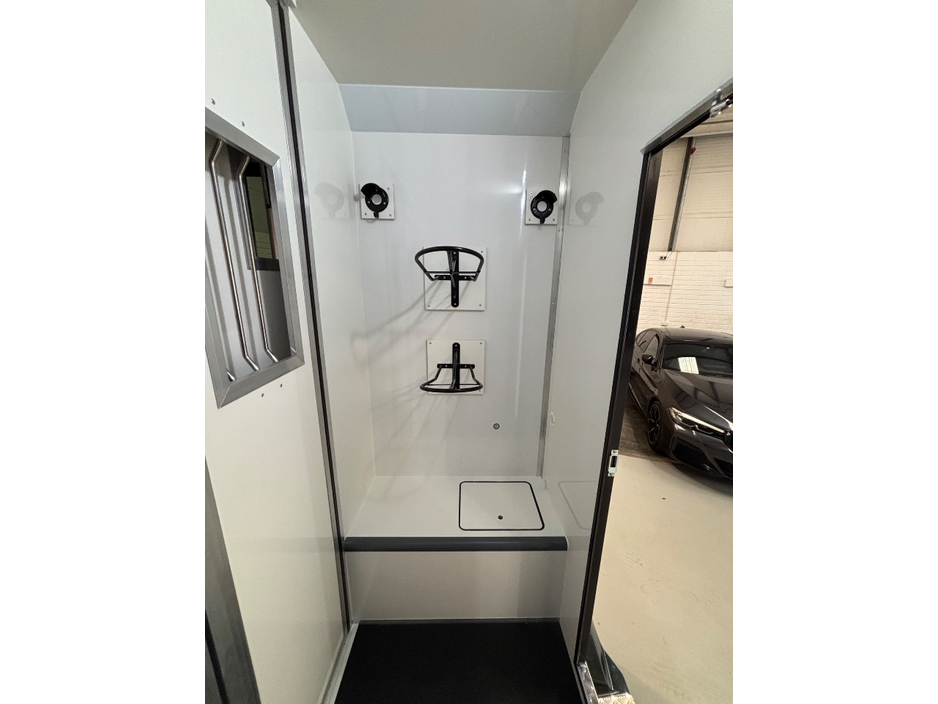 2021 Opel Movano - image 14