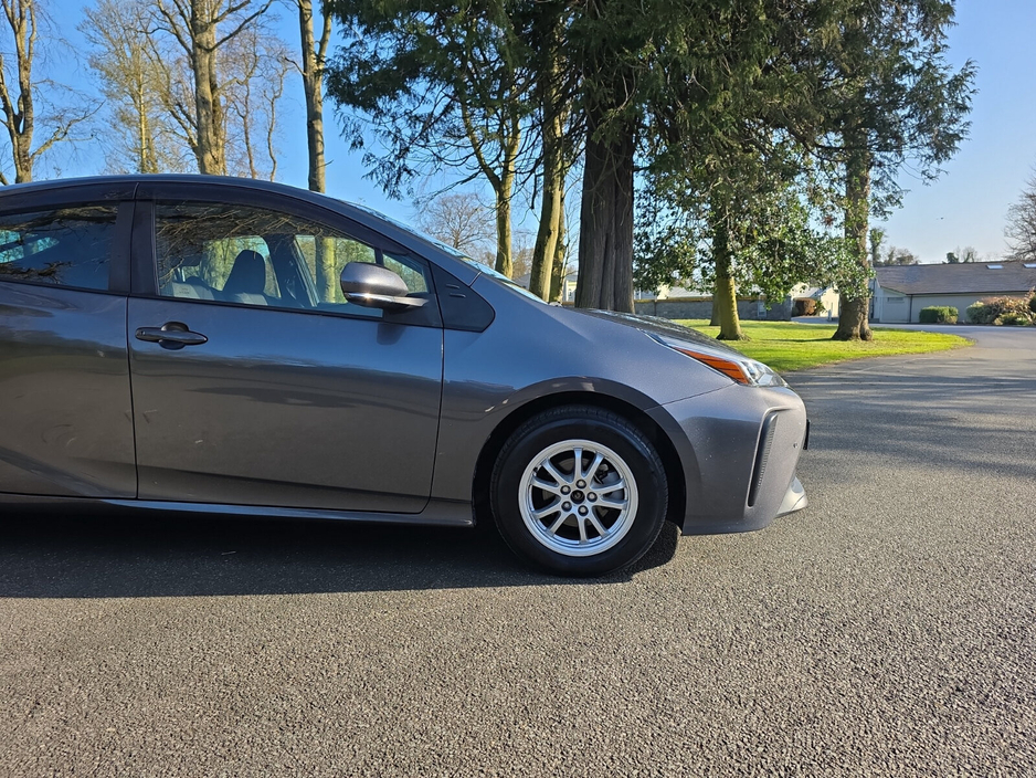 2020 Toyota Prius - image 13