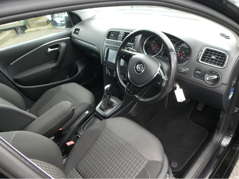 2016 Volkswagen Polo - image 13