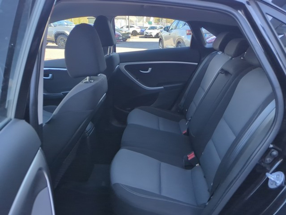 2016 Hyundai i30 - image 7