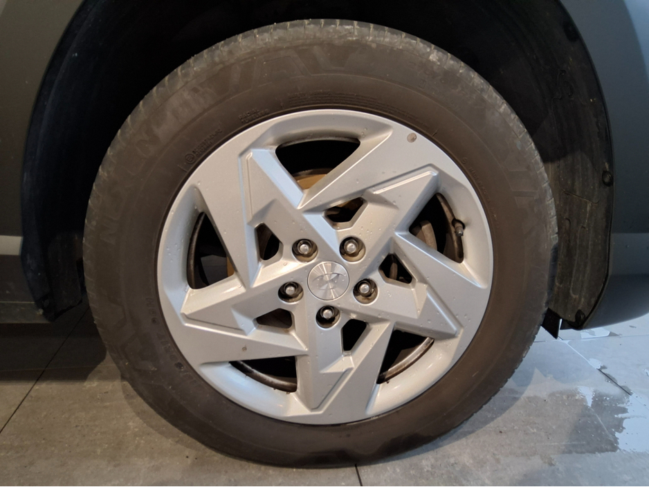 2024 Hyundai Kona - image 7