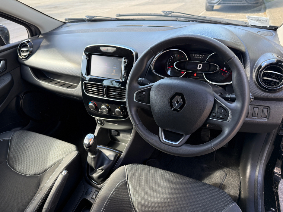 2017 Renault Clio - image 9