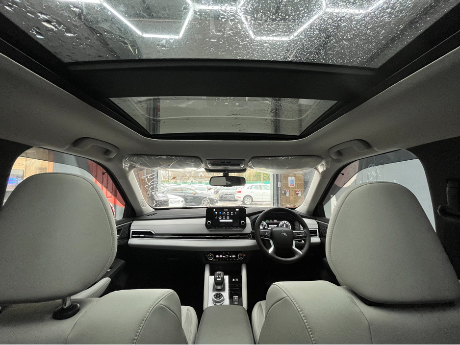 2024 Mitsubishi Outlander - image 20