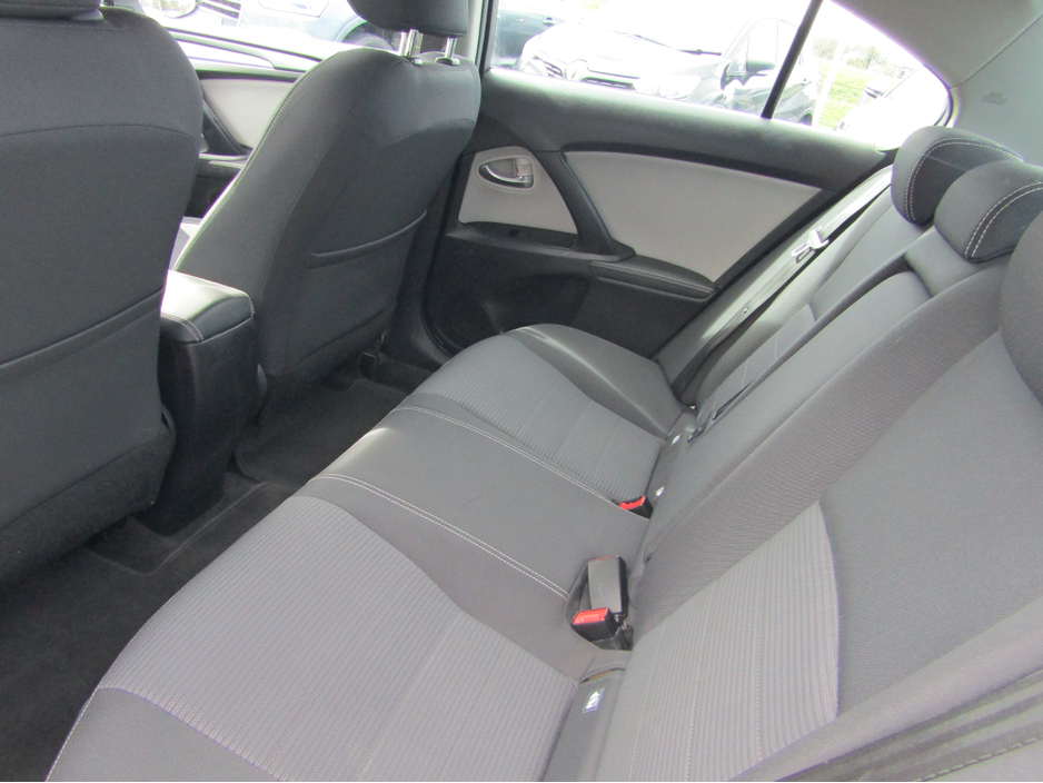 2018 Toyota Avensis - image 9