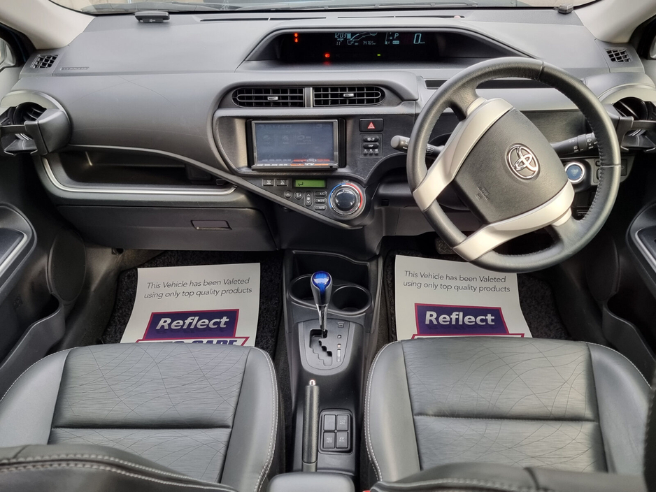 2014 Toyota Aqua - image 11