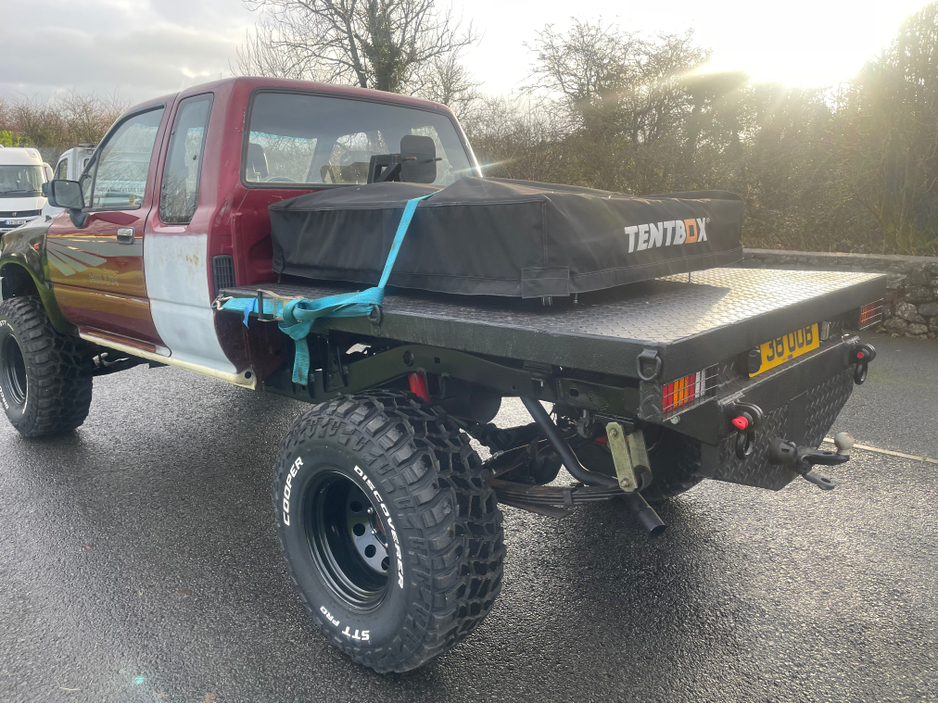 1999 Toyota Hilux - image 2