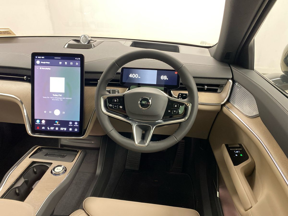 2026 Volvo EX90 - image 8