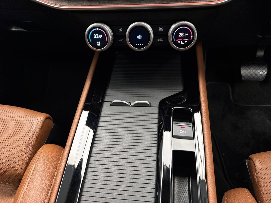 2025 Skoda Superb - image 16