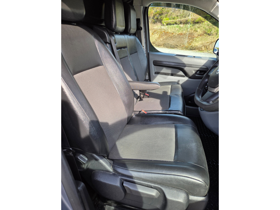 2021 Vauxhall Vivaro - image 15