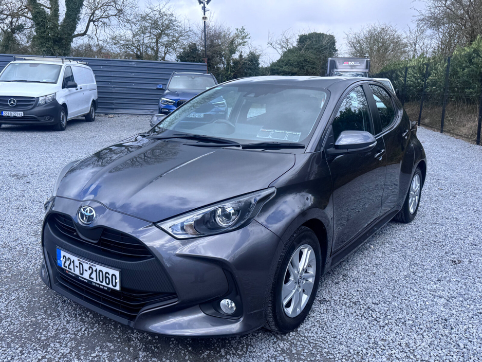 2022 Toyota Yaris - image 4