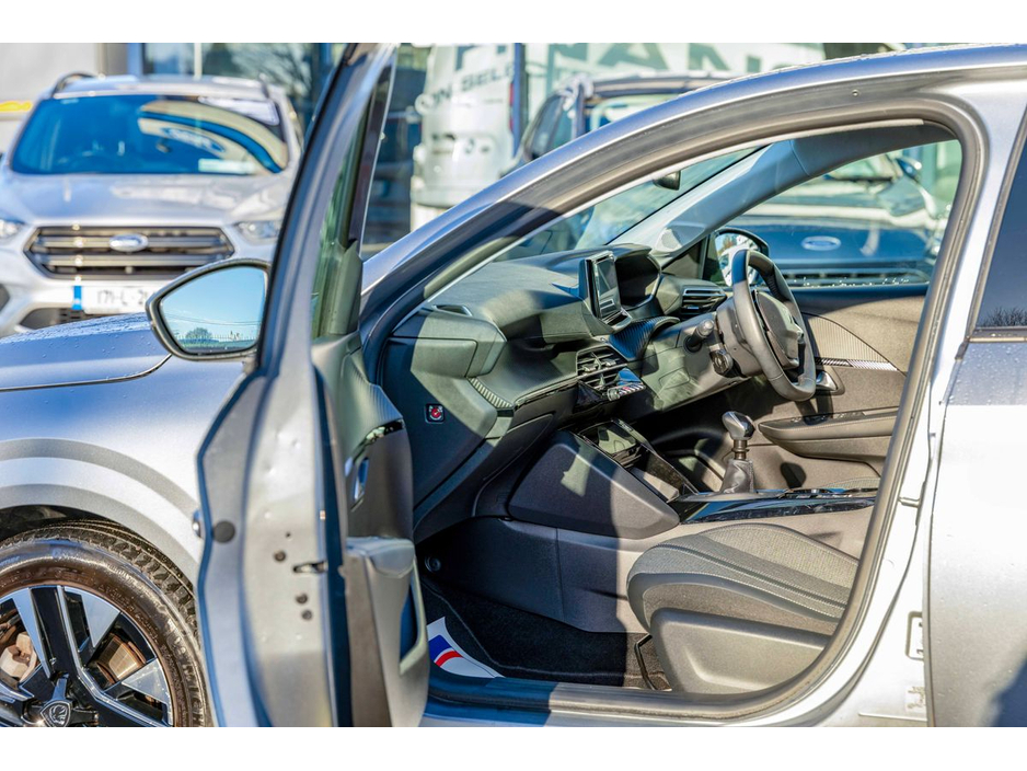 2024 Peugeot 208 2024 Peugeot 208 1.2 Puretech 100bhp Allure Pack