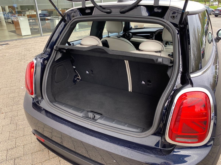 2023 MINI Hatch - image 13