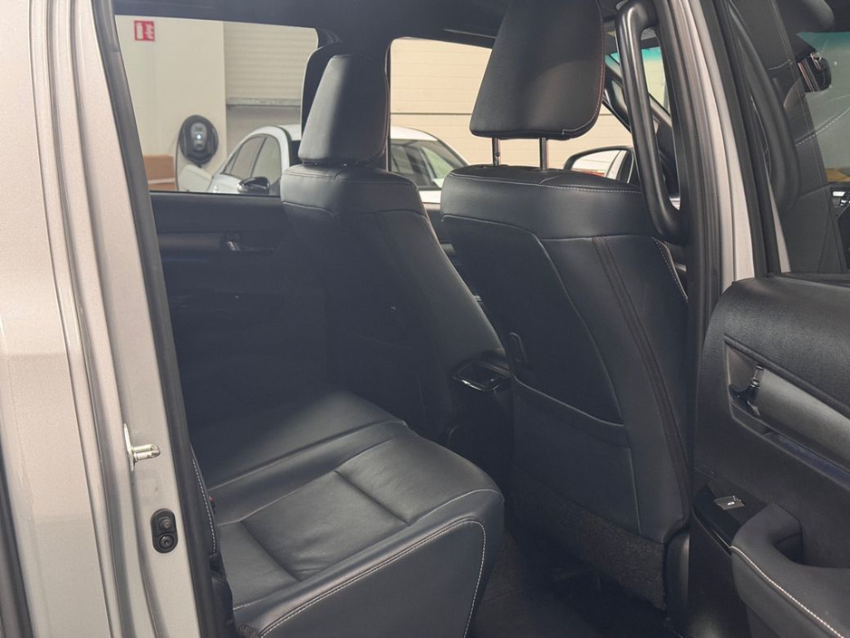 2023 Toyota Hilux - image 21