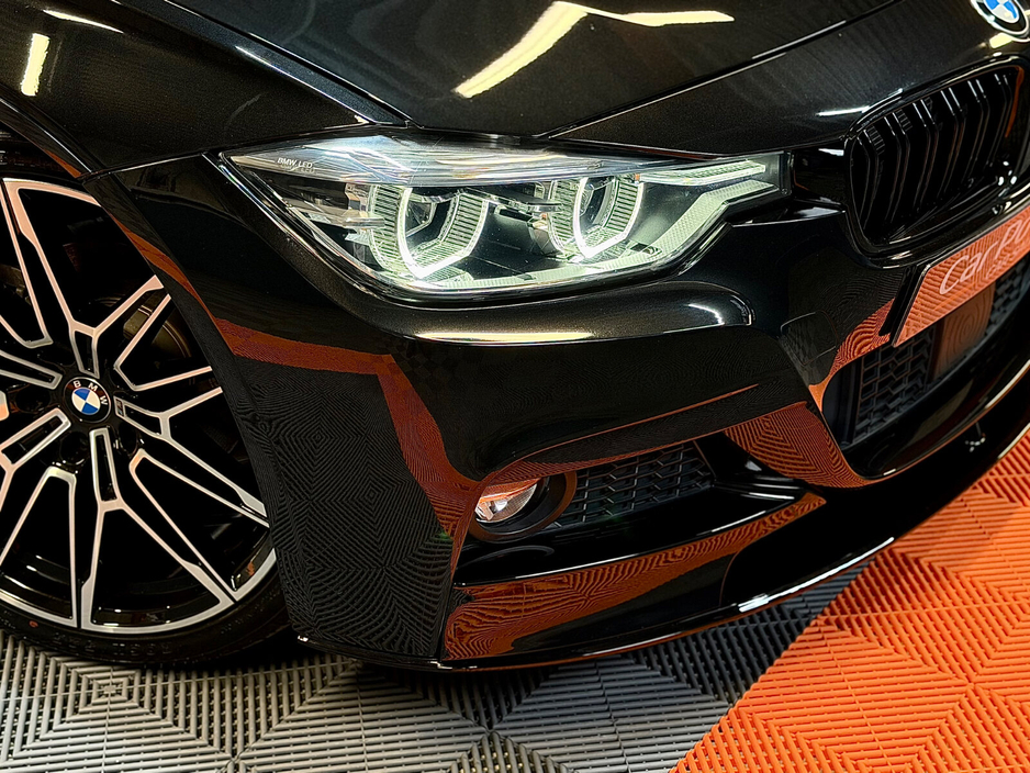 2017 BMW 3 Series - image 11