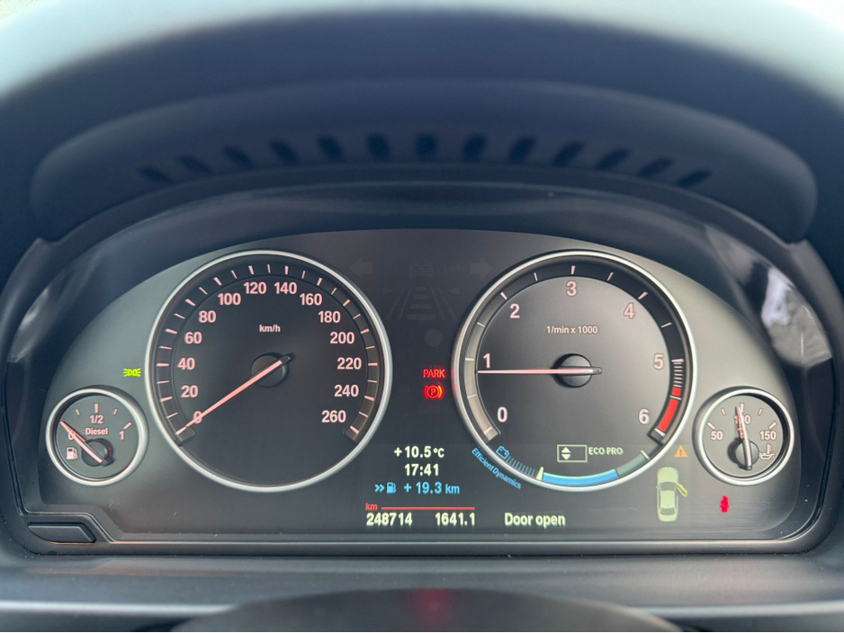 2012 BMW 5 Series - image 20