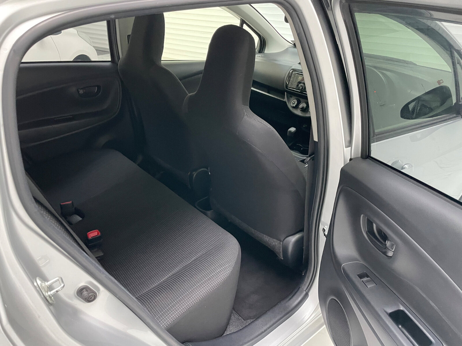 2019 Toyota Yaris - image 13