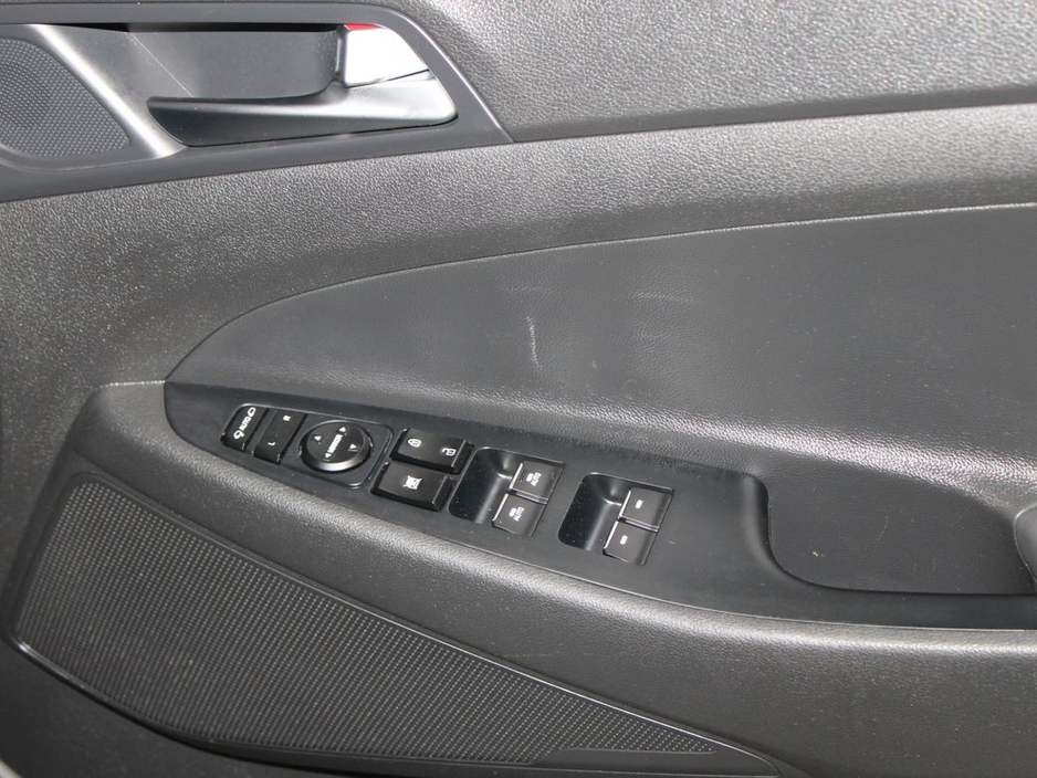 2020 Hyundai Tucson - image 20