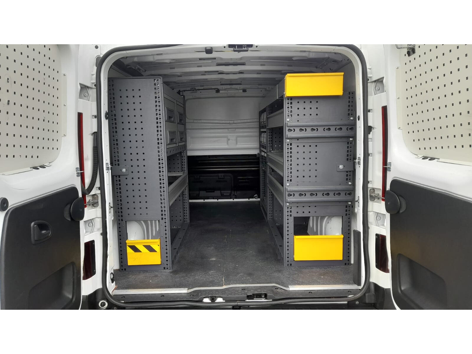 2021 Renault Trafic - image 11