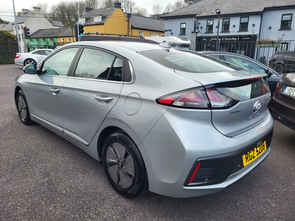 2020 Hyundai Ioniq - image 5