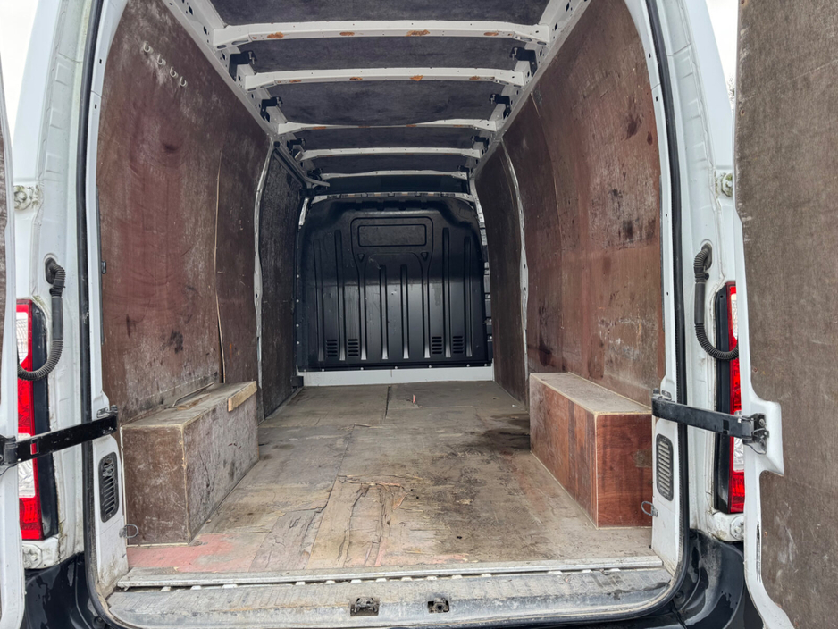 2020 Nissan NV400 - image 7