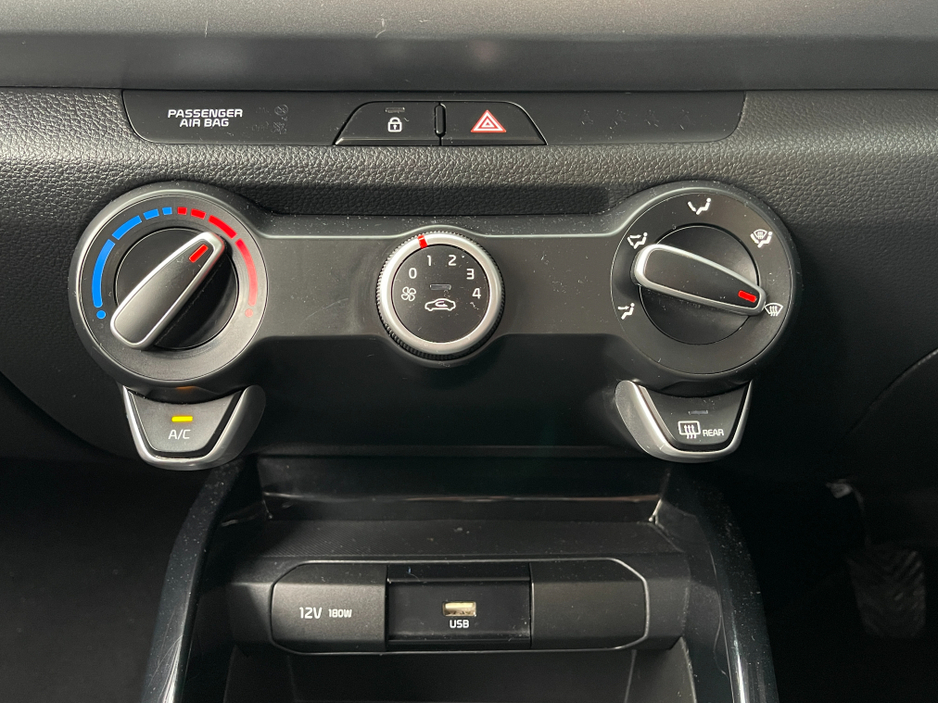 2022 Kia Rio - image 18