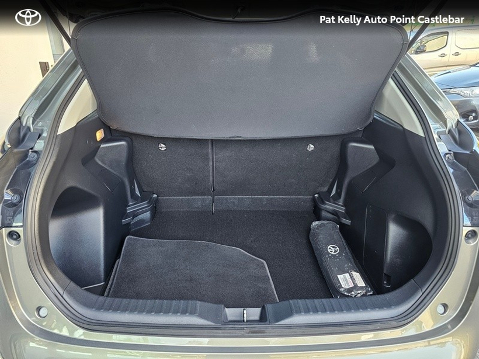 2024 Toyota Yaris Cross - image 10