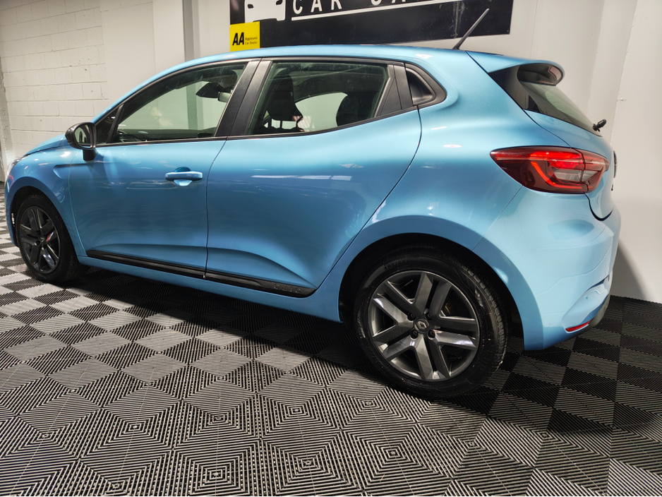 2022 Renault Clio - image 17