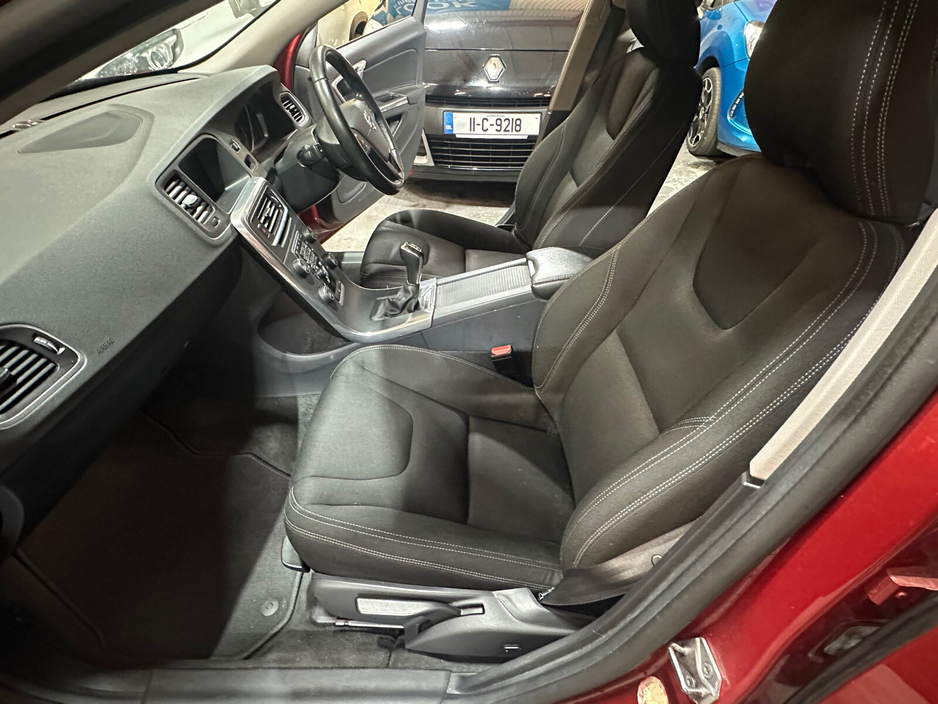2016 Volvo V60 D4 (190hp) SE +Leather €10,888