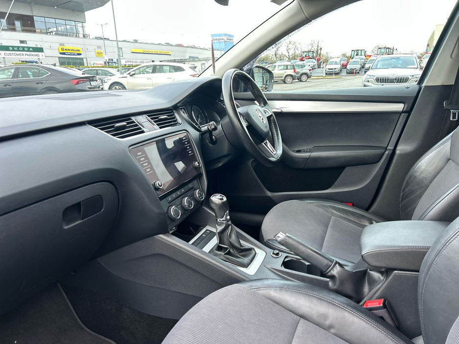2020 Skoda Octavia - image 2