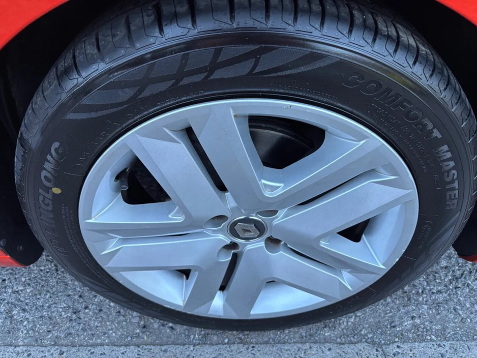 2022 Renault Clio Dynamique SCe 65 €14,000