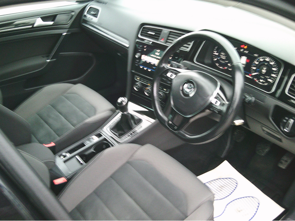 2018 Volkswagen Golf NEW NCT 2028, HIGHLINE, HEATED SEATS, REVERSE CAMERA, SAT./NAV., CRUISE, €190 TAX, LOW KMS. HISTORY. €16,999