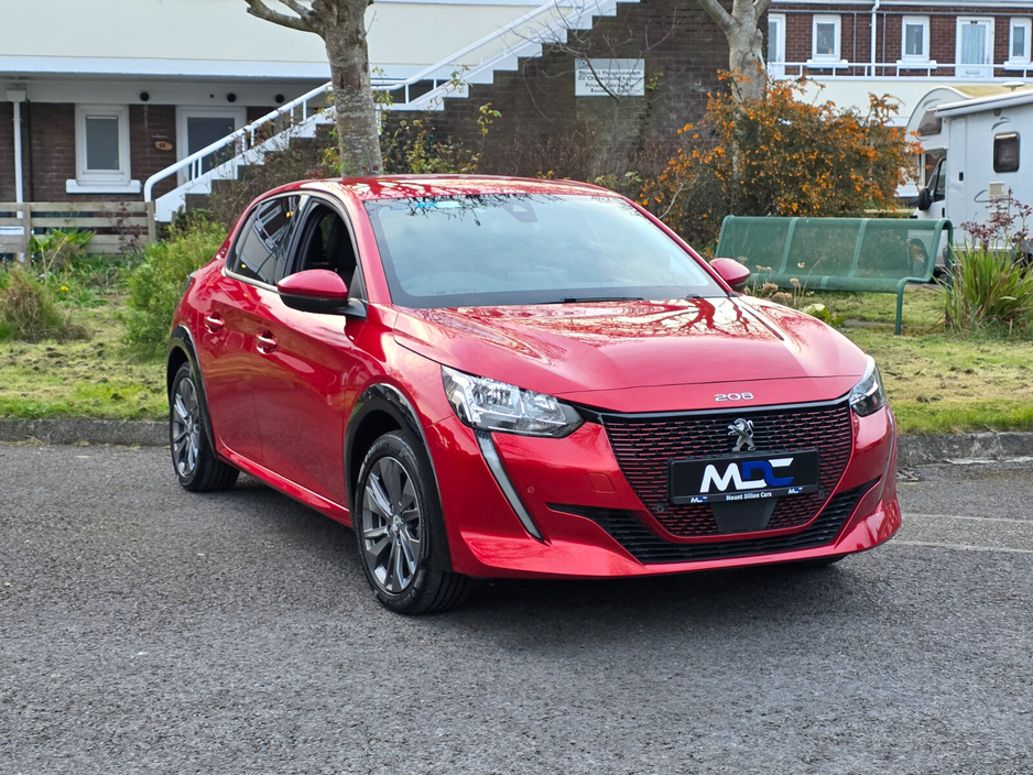 2021 Peugeot 208 - image 2