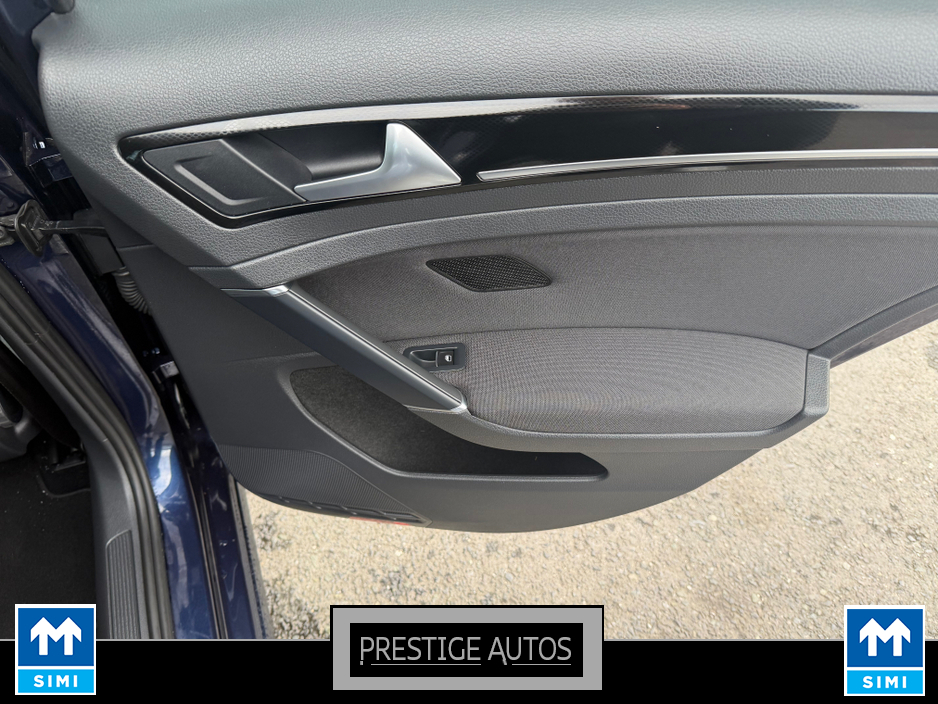 2014 Volkswagen Golf - image 27