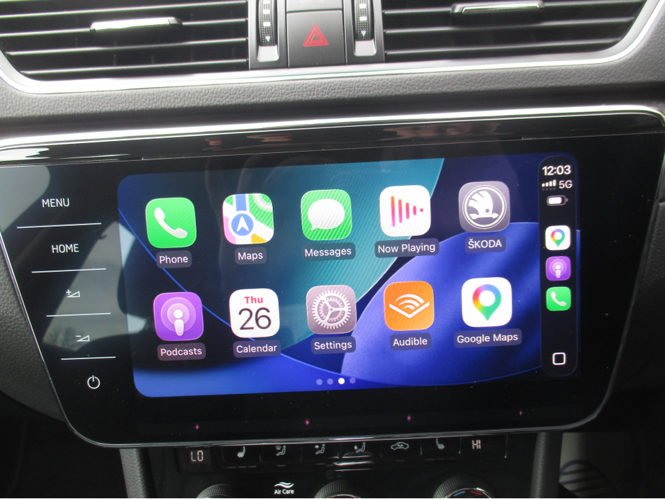 2023 Skoda Superb - image 9