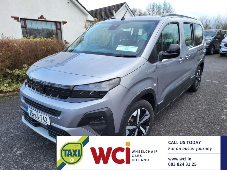 2025 Peugeot Rifter - image 4