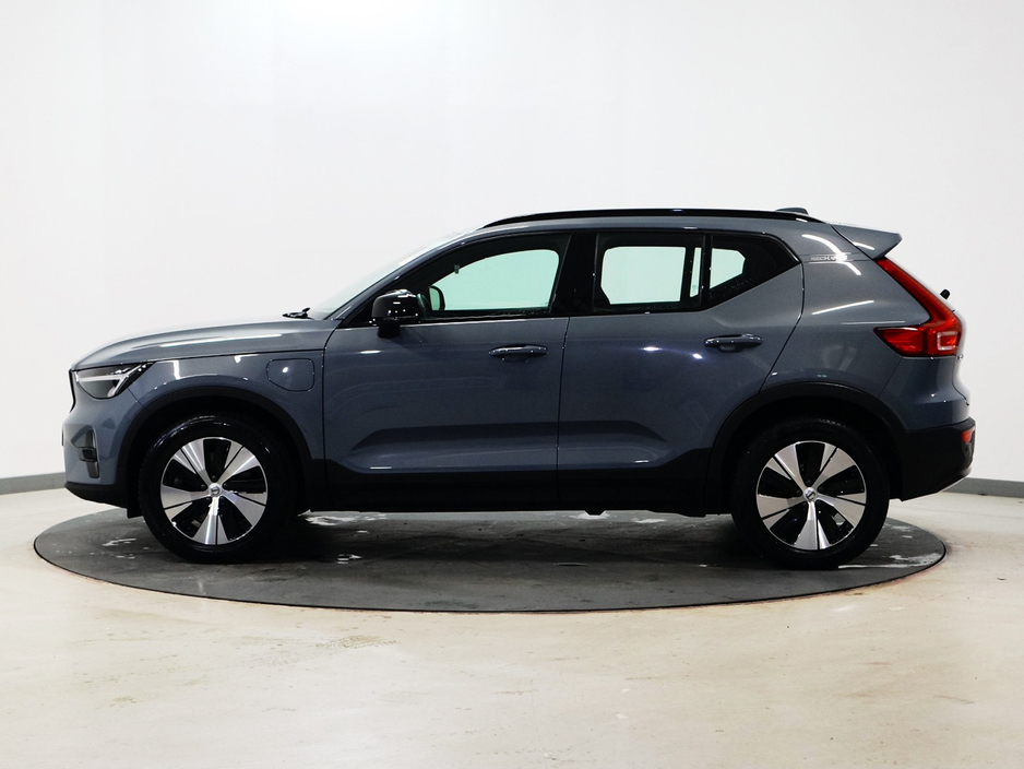 2023 Volvo XC40 - image 6