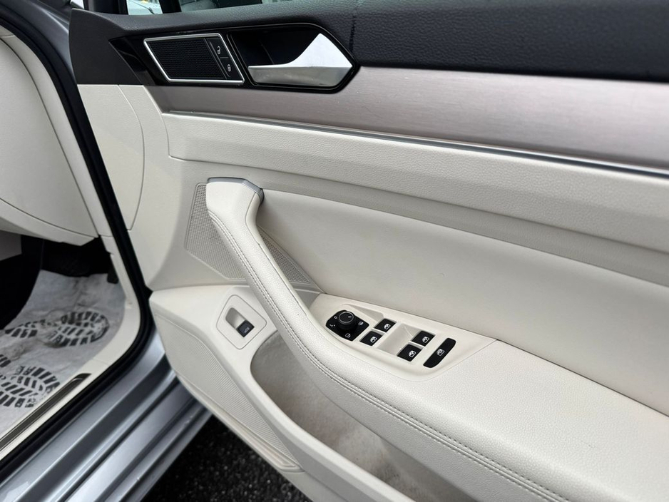 2018 Volkswagen Passat - image 7