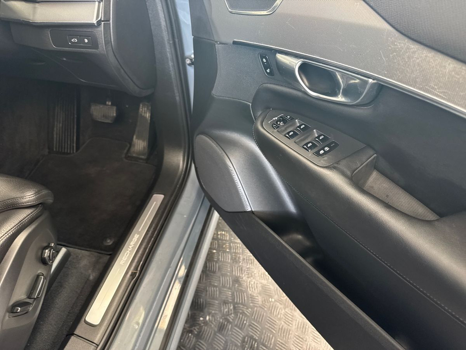 2023 Volvo XC90 - image 11
