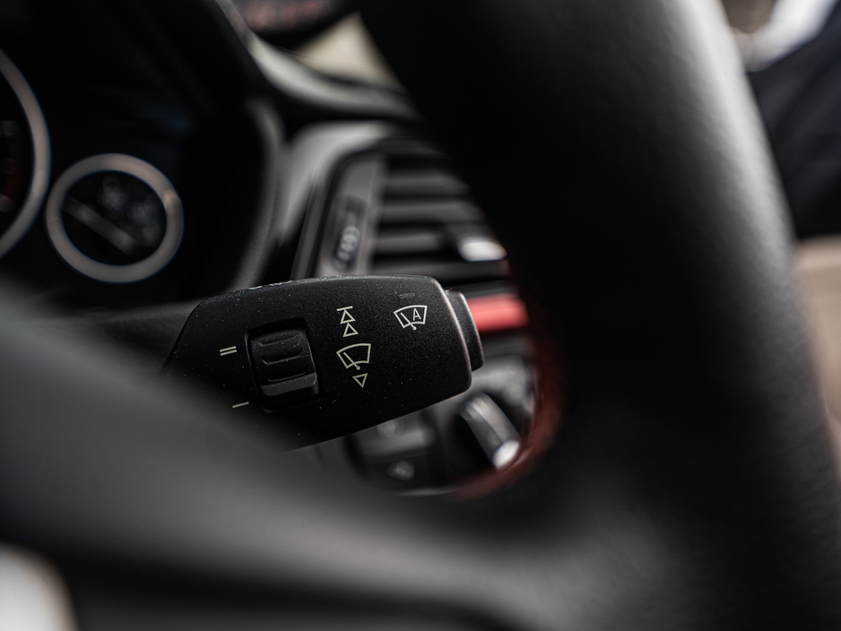 2016 BMW 3 Series - image 22