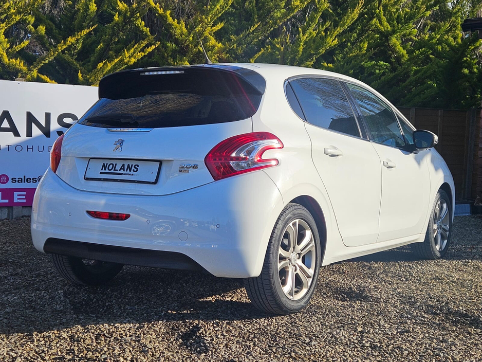 2015 Peugeot 208 - image 7