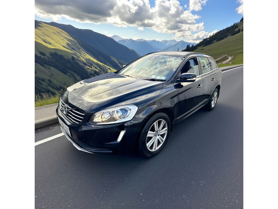 2017 Volvo XC60 - image 5