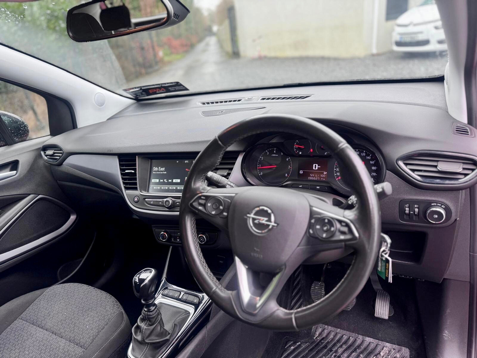 2022 Opel Crossland - image 6