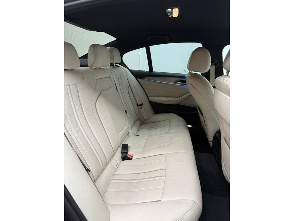 2019 BMW 5 Series - image 8