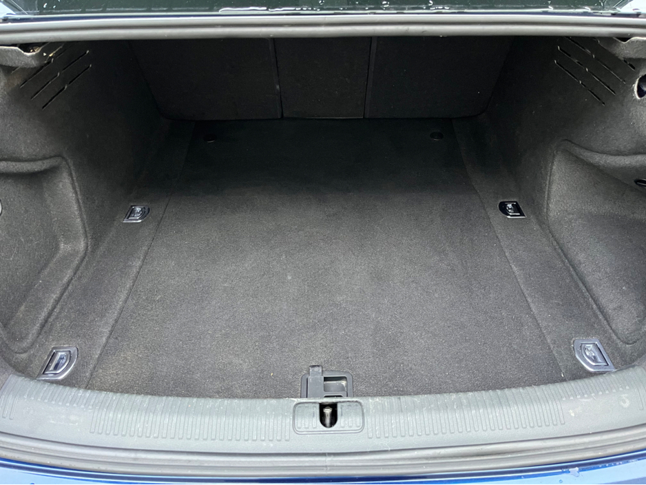 2017 Audi A4 - image 10